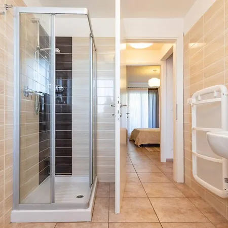 公寓 Recently Built House With Swimming Pool 比比翁